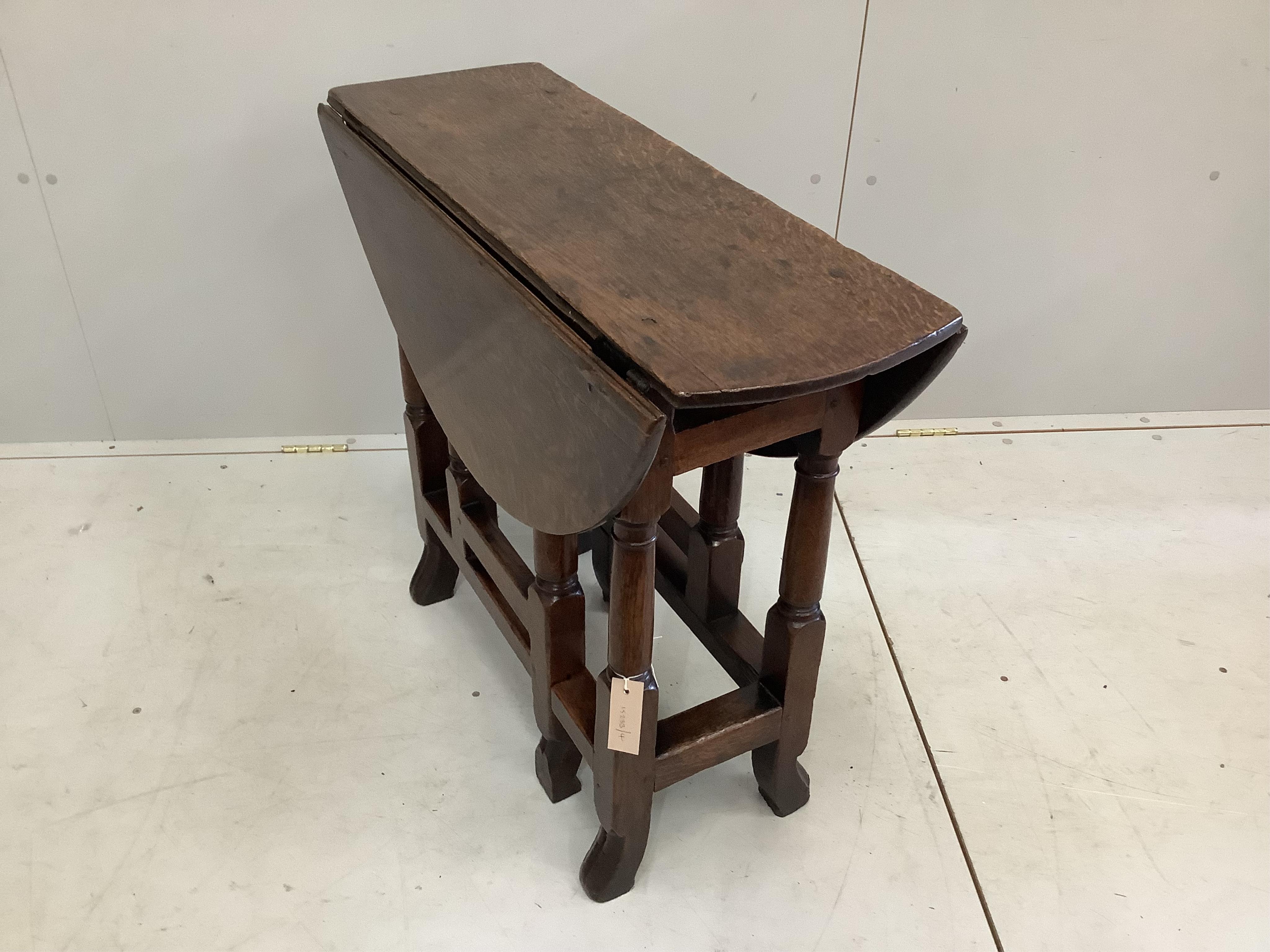 A small late 17th / early 18th century oak gateleg table, width 87cm extended, depth 82cm, height 71cm. Condition - good